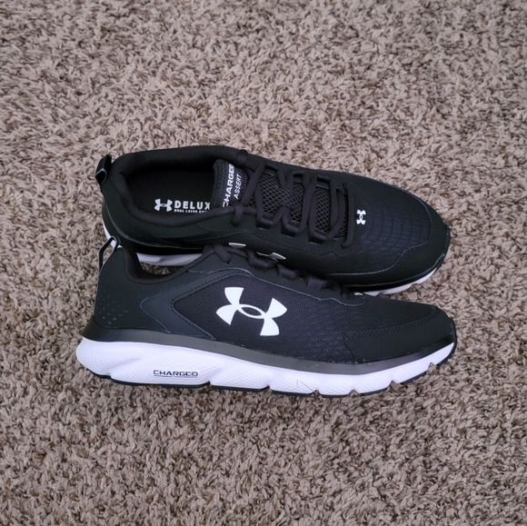 Under Armour Charged - Picture 4 of 5